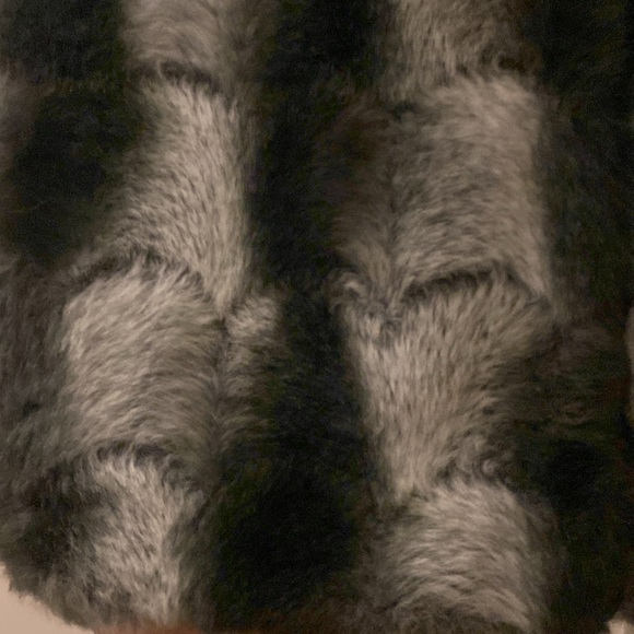 Unique black and gray faux fur vest - Picture 4 of 6